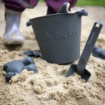 Scrunch Sand Moulds - Footprint Set in Anthracite Grey